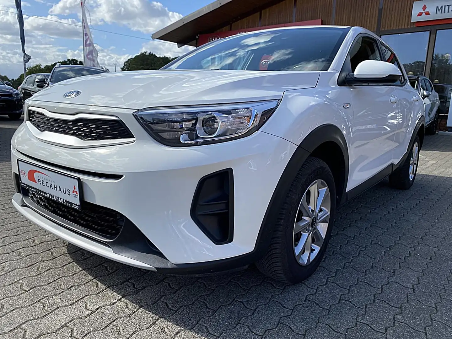 Kia Stonic 1.2 ED7 EMOTION Allwetterreifen Klima Weiß - 2