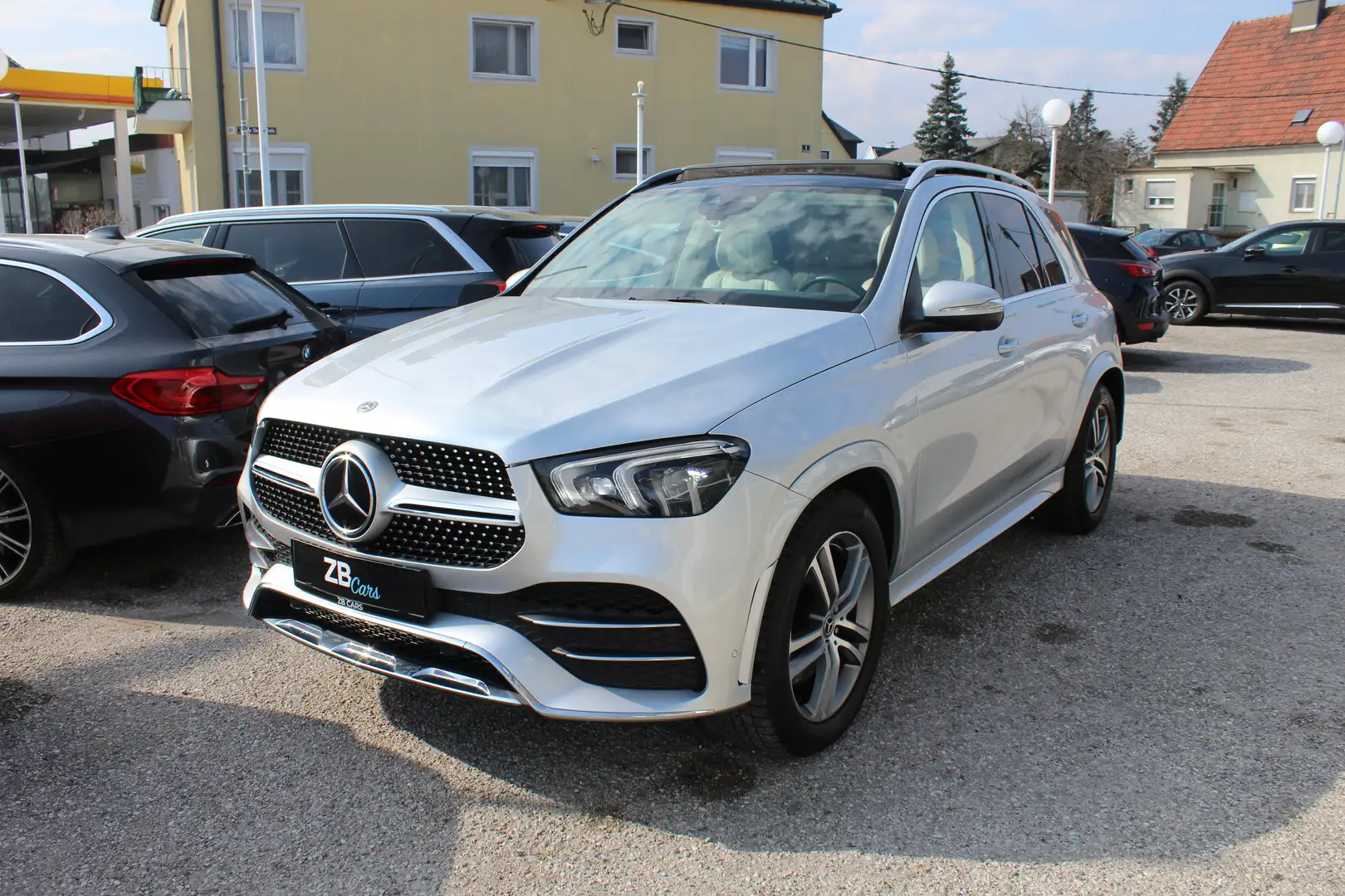 Mercedes-Benz GLE 400 GLE 400 d 4Matic AMG Sportpaket // Panorama // Beige - 2