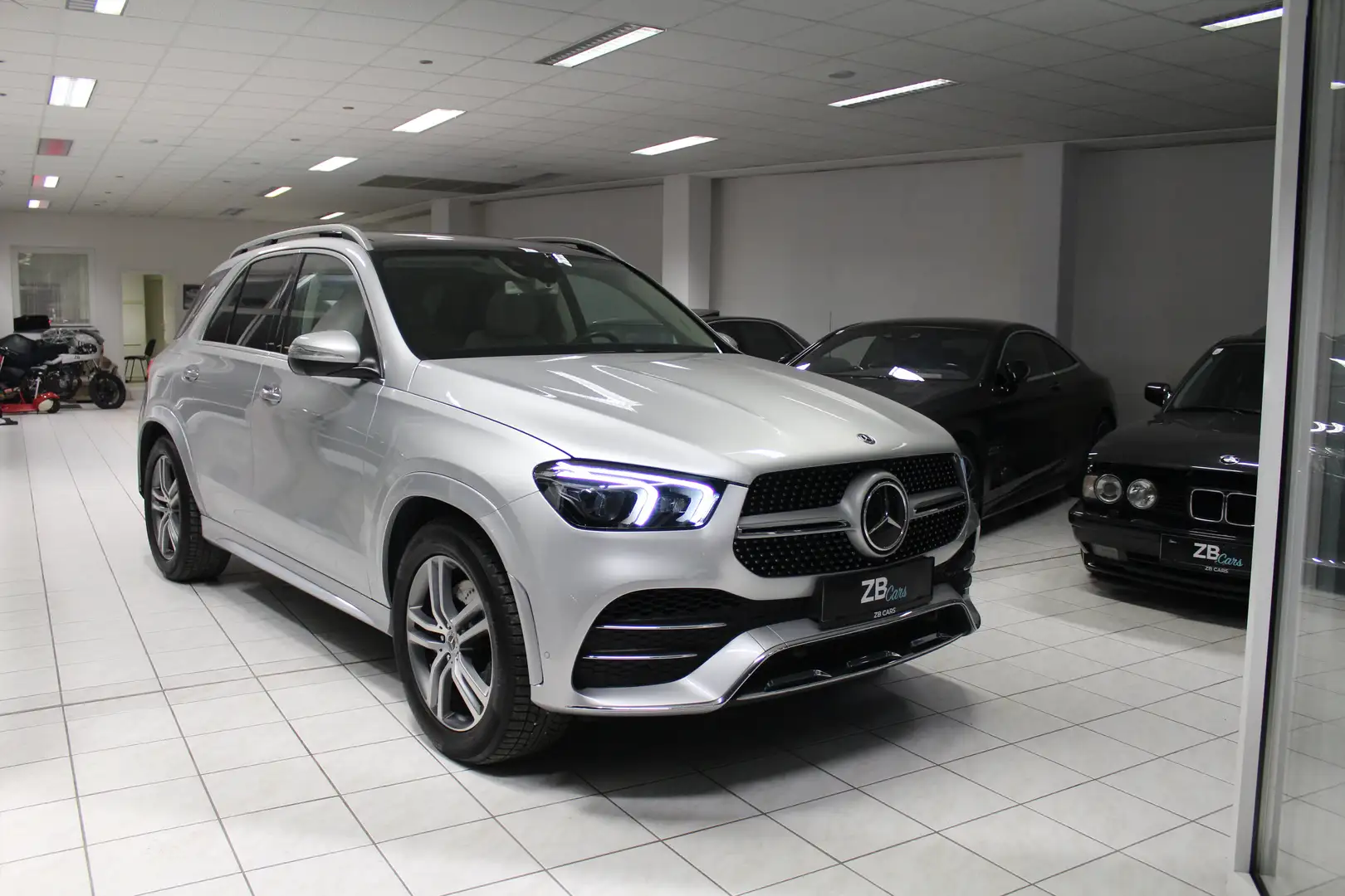 Mercedes-Benz GLE 400 GLE 400 d 4Matic AMG Sportpaket // Panorama // Beige - 1