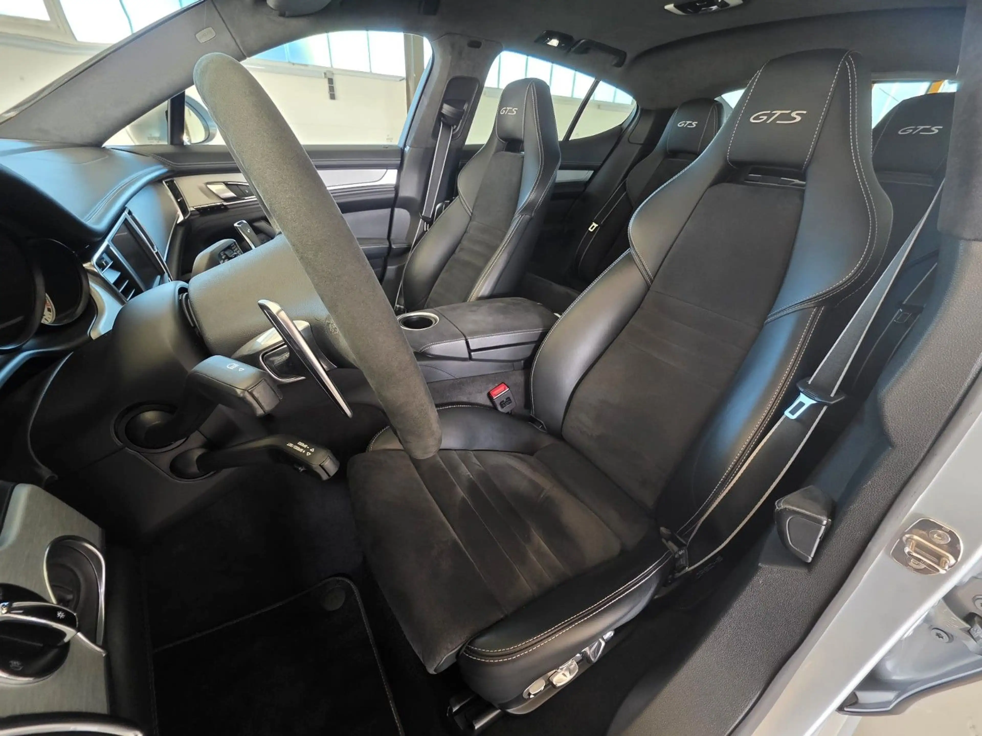 Porsche Panamera GTS — photo 13