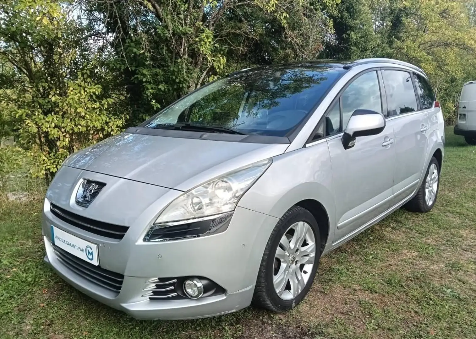 Peugeot 5008 1.6 HDi112 Allure 7places Révisé & garantie 12 mois Gris - 1