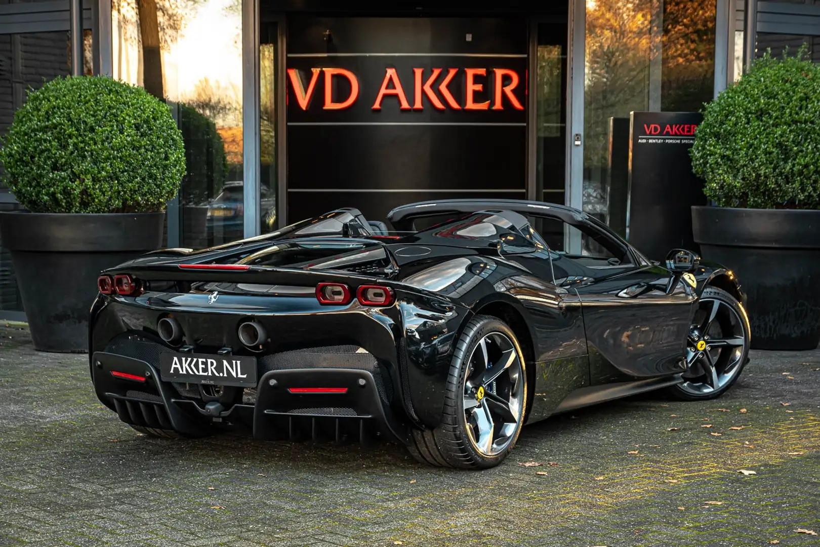 Ferrari SF90 Spider 1.000 pk | Special Paint | Lift | LED-Stuurwiel | Чёрный - 2