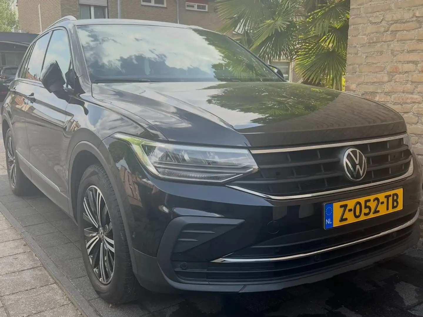 Volkswagen Tiguan Tiguan 1.5 TSI Elegance United Zwart - 1