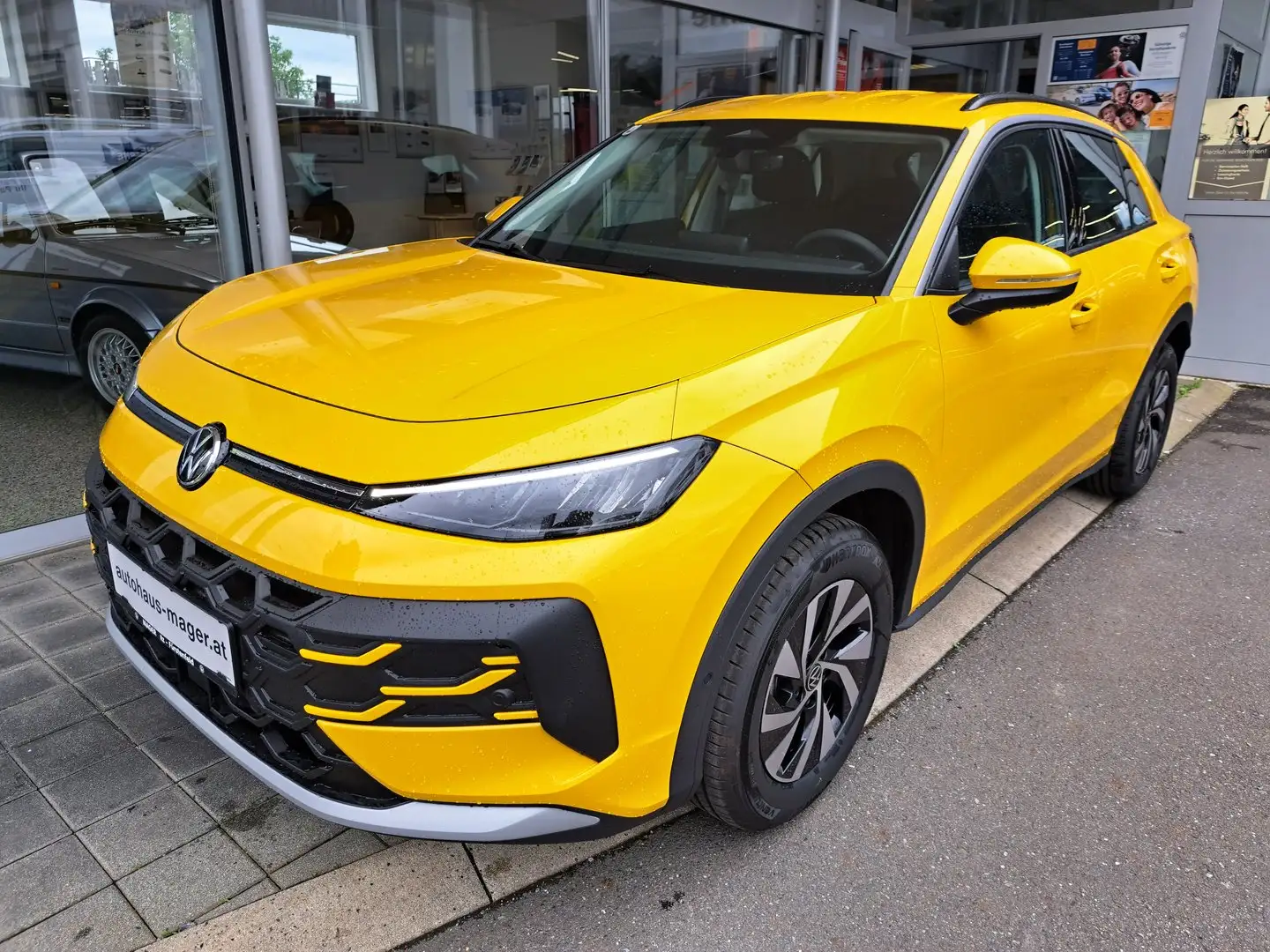 Volkswagen T-Roc 4Me eTSI DSG Gelb - 1
