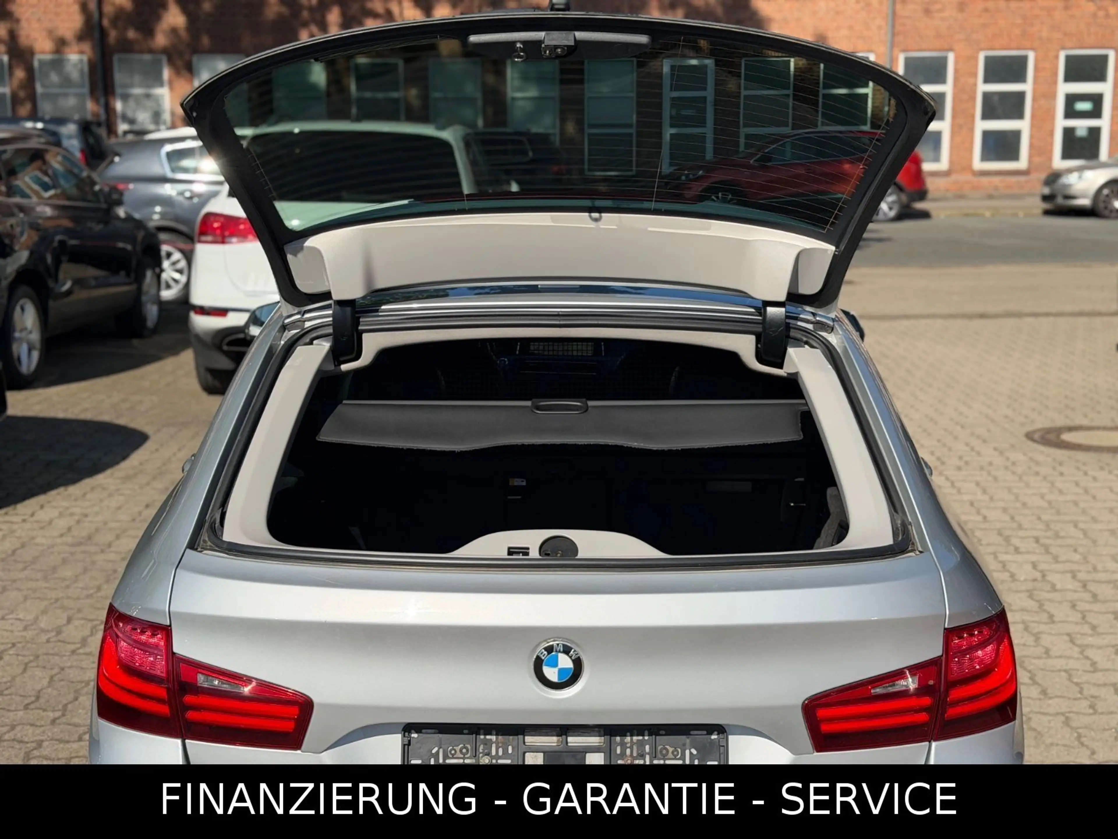 BMW 535 KOMBI X-DRIVE LUXURY LINE/NAVI/CAM/AHK/XENON — photo 15