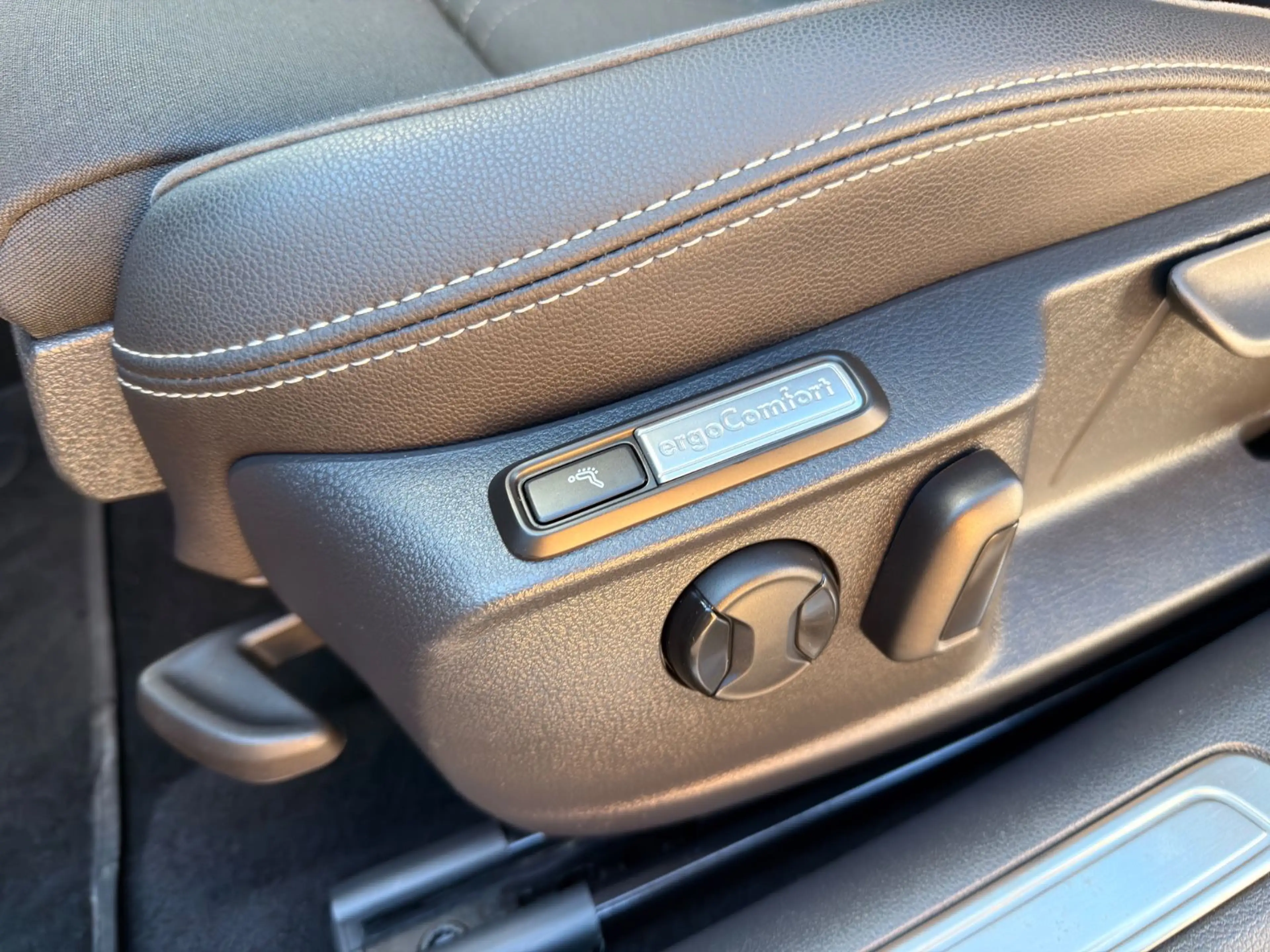 Volkswagen Passat Alltrack 2.0 TDI DSG NAVI LED Kamera — photo 13