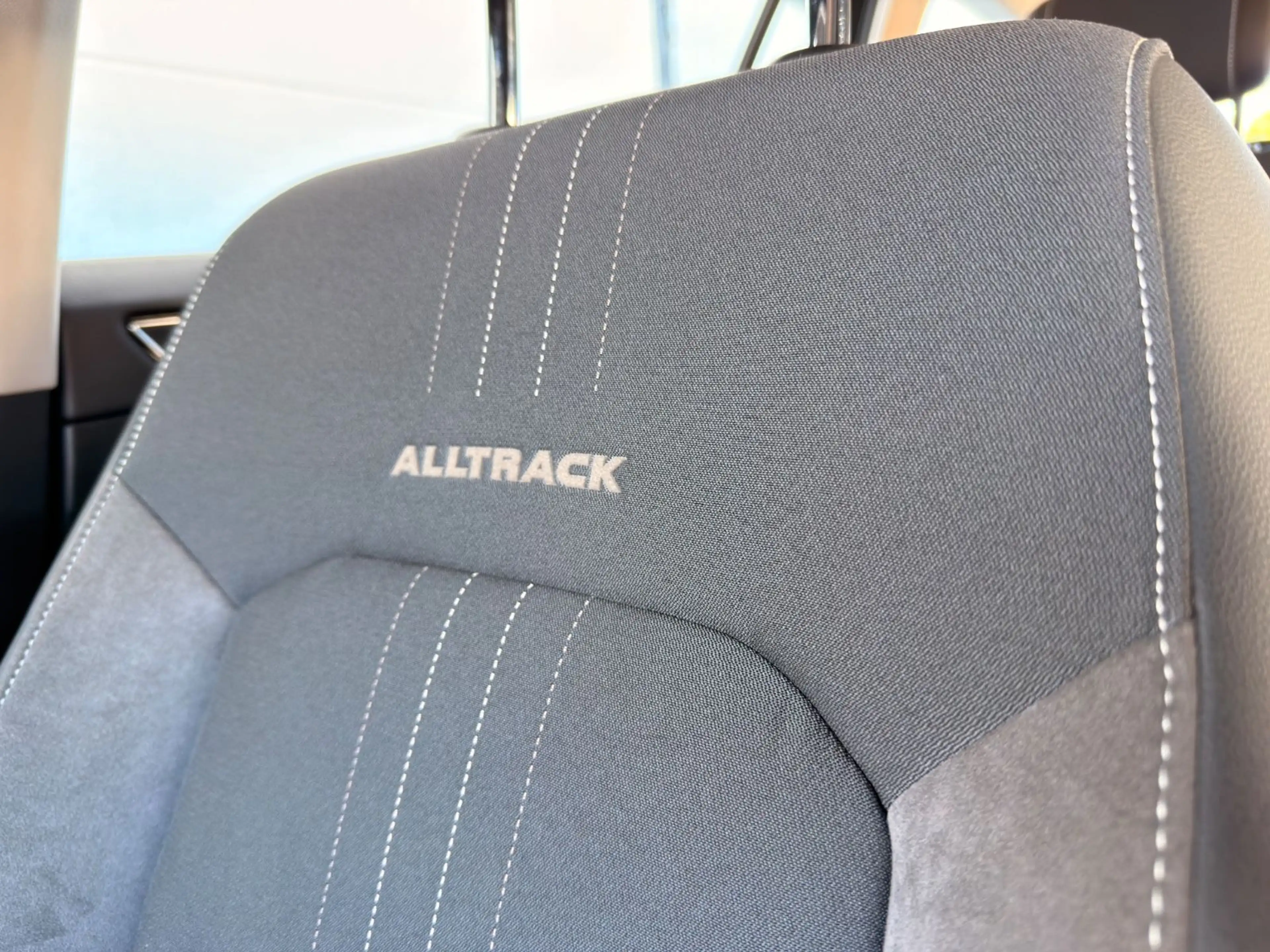 Volkswagen Passat Alltrack 2.0 TDI DSG NAVI LED Kamera — photo 14
