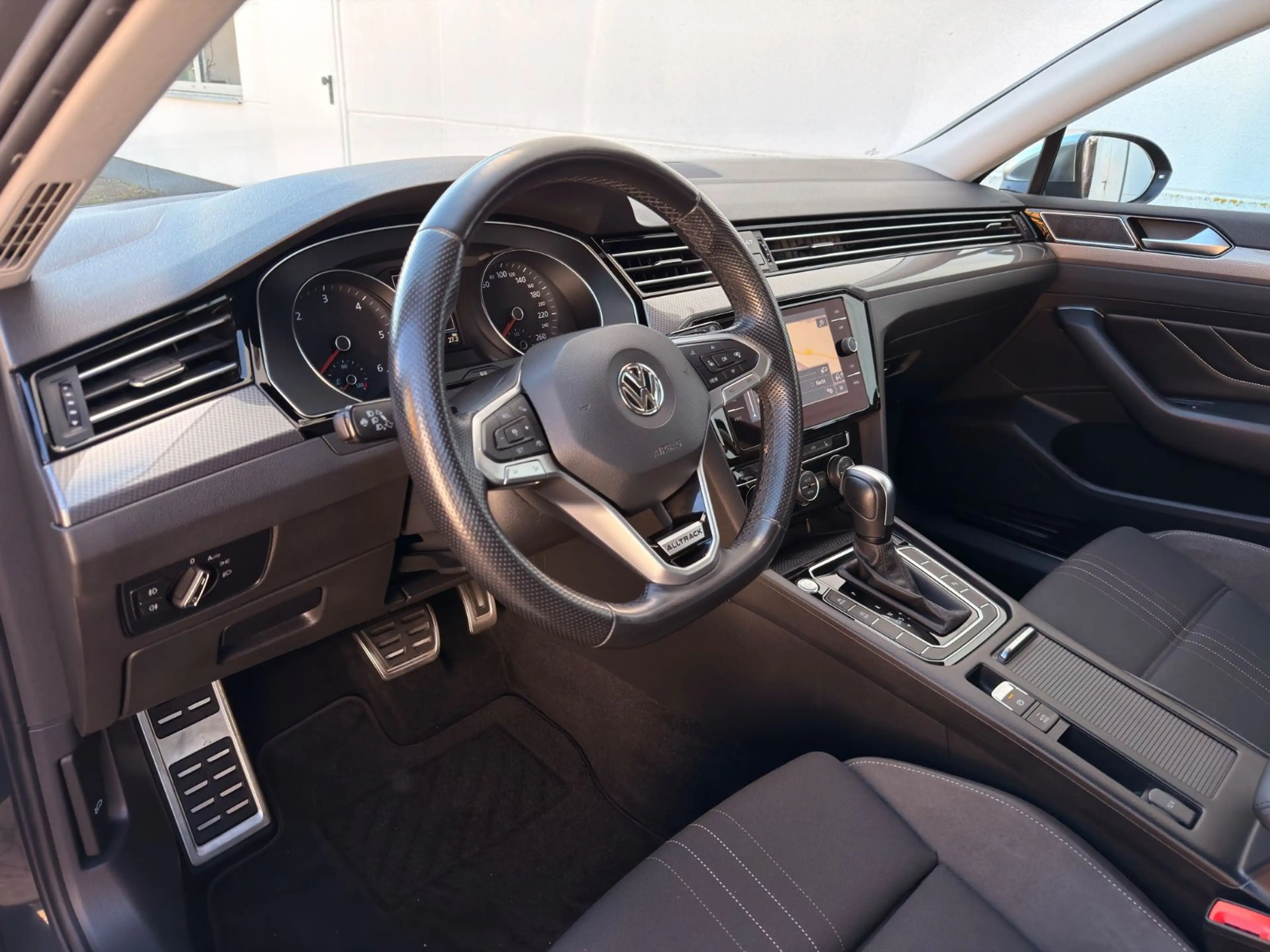 Volkswagen Passat Alltrack 2.0 TDI DSG NAVI LED Kamera — photo 11