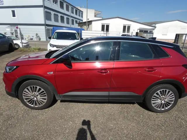 Opel Grandland X view 2