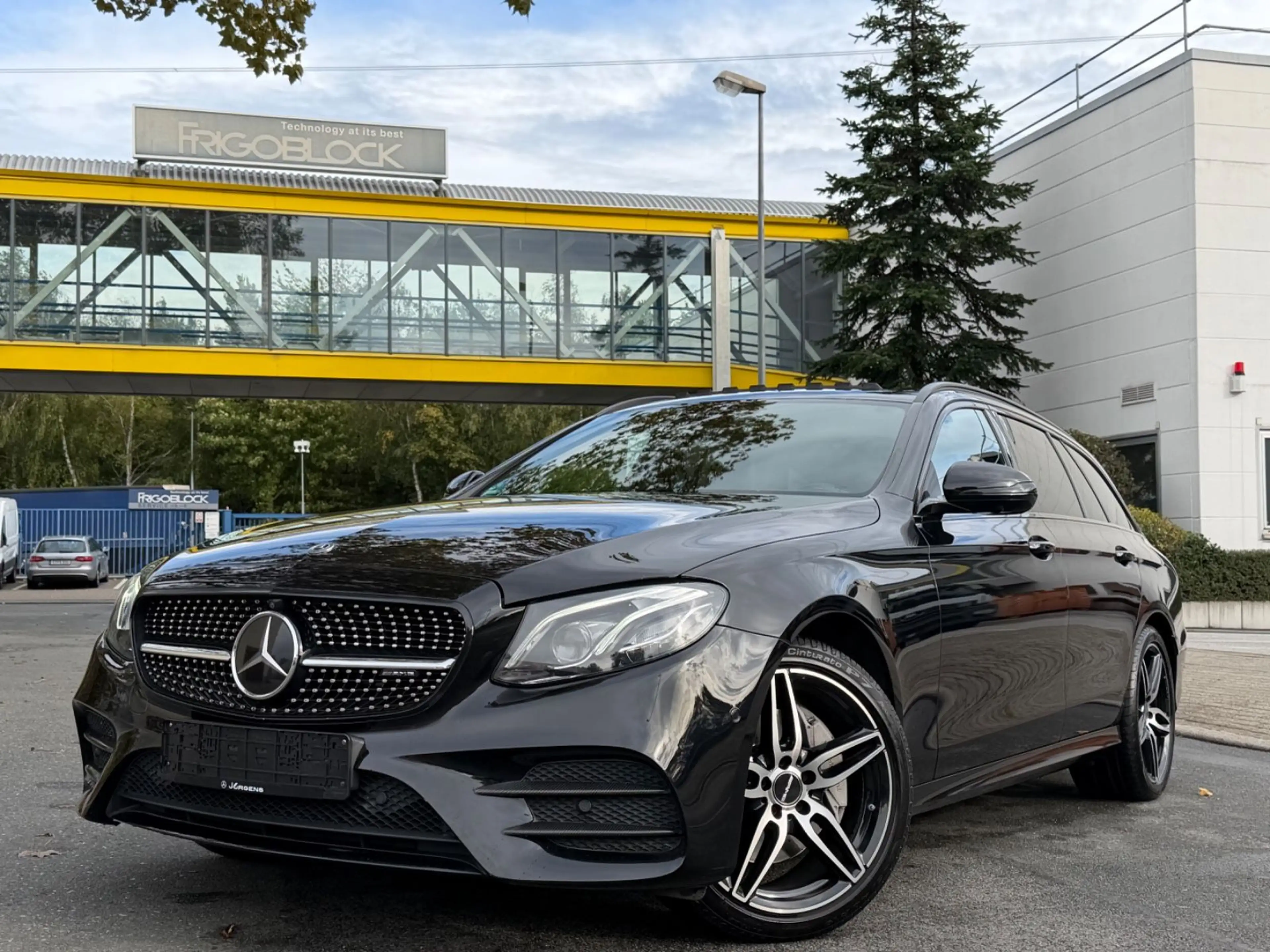 Mercedes-Benz E 220 T-Modell *AMG-LINE*MEMORY*BURMASTER*NIGHT* — photo 2