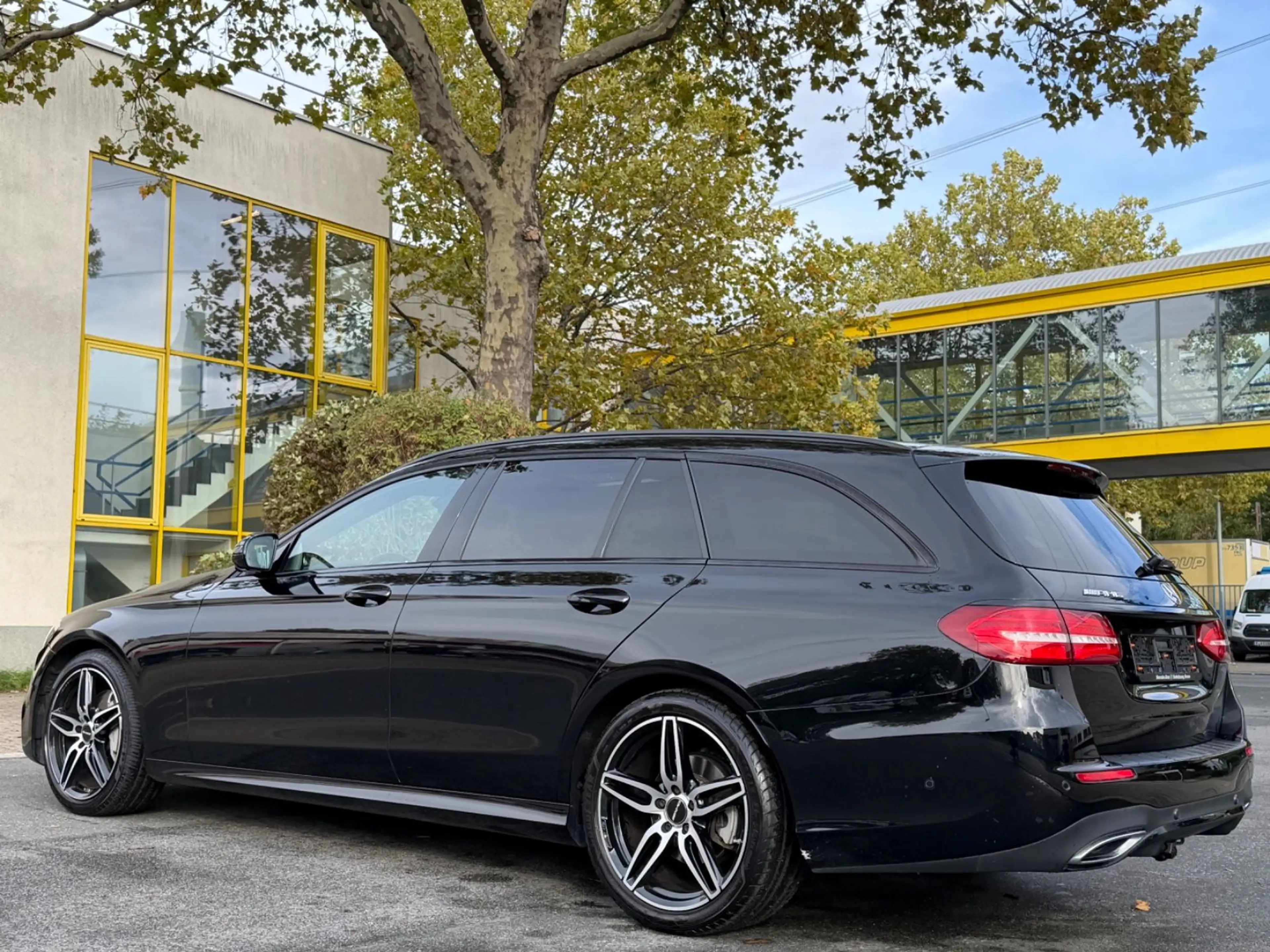 Mercedes-Benz E 220 T-Modell *AMG-LINE*MEMORY*BURMASTER*NIGHT* — photo 4