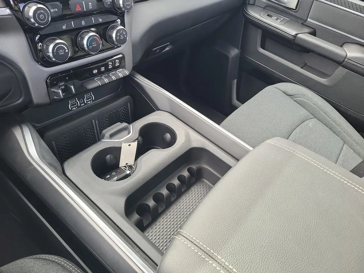 RAM 3500 снимка RAM 3500