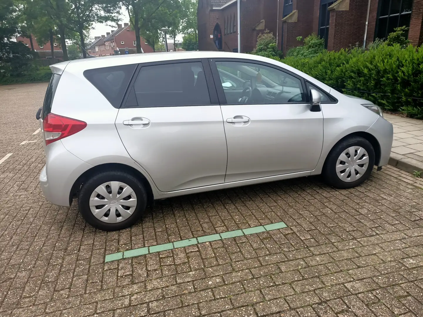 Subaru Trezia Luxury Silver - 2