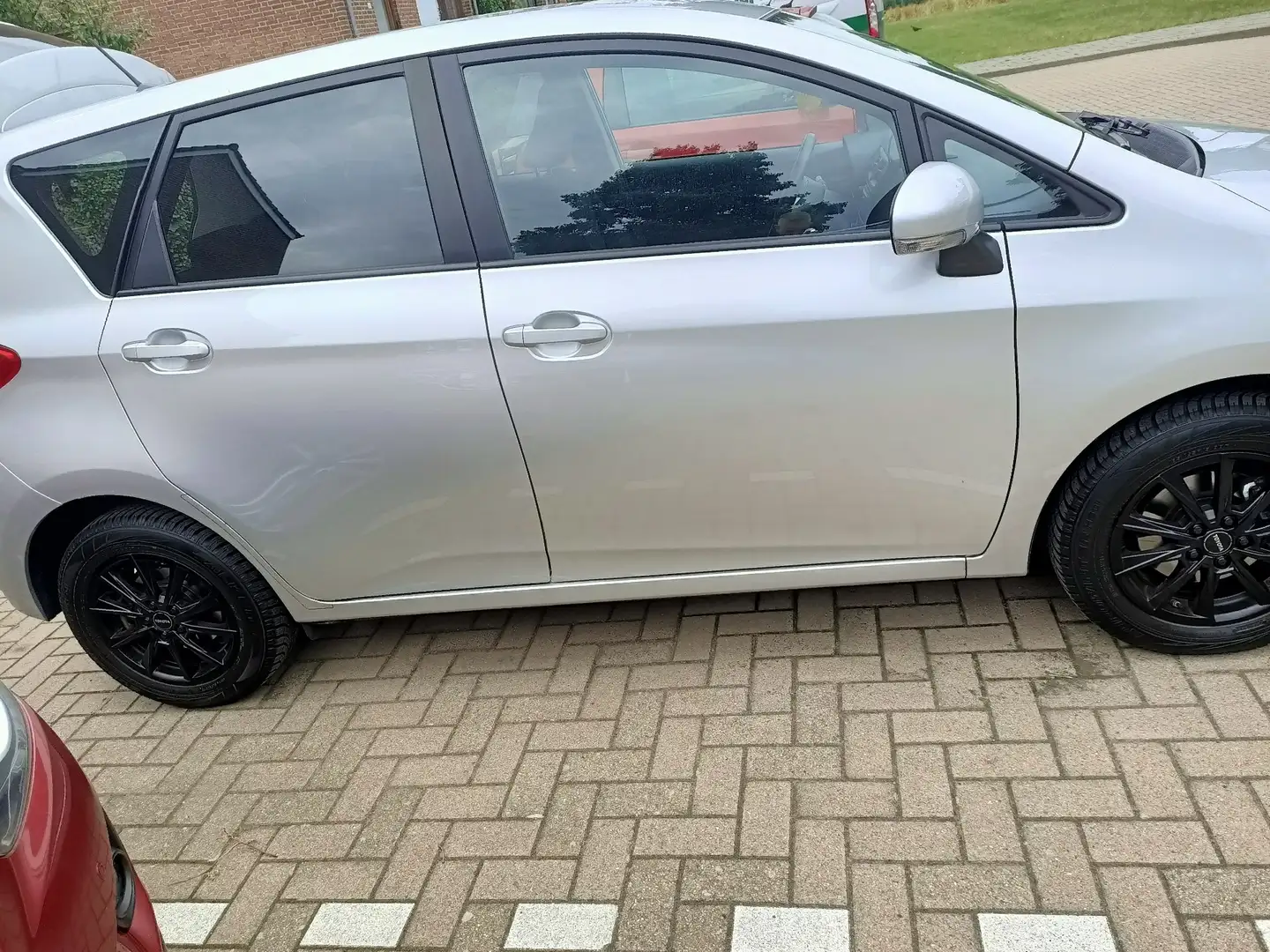 Subaru Trezia Luxury Silber - 2