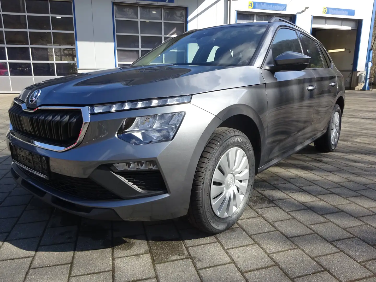 Skoda Kamiq Essence 1,0TSI 70kw 95PS Garantie 36Mon 100Tkm PDC Gris - 1