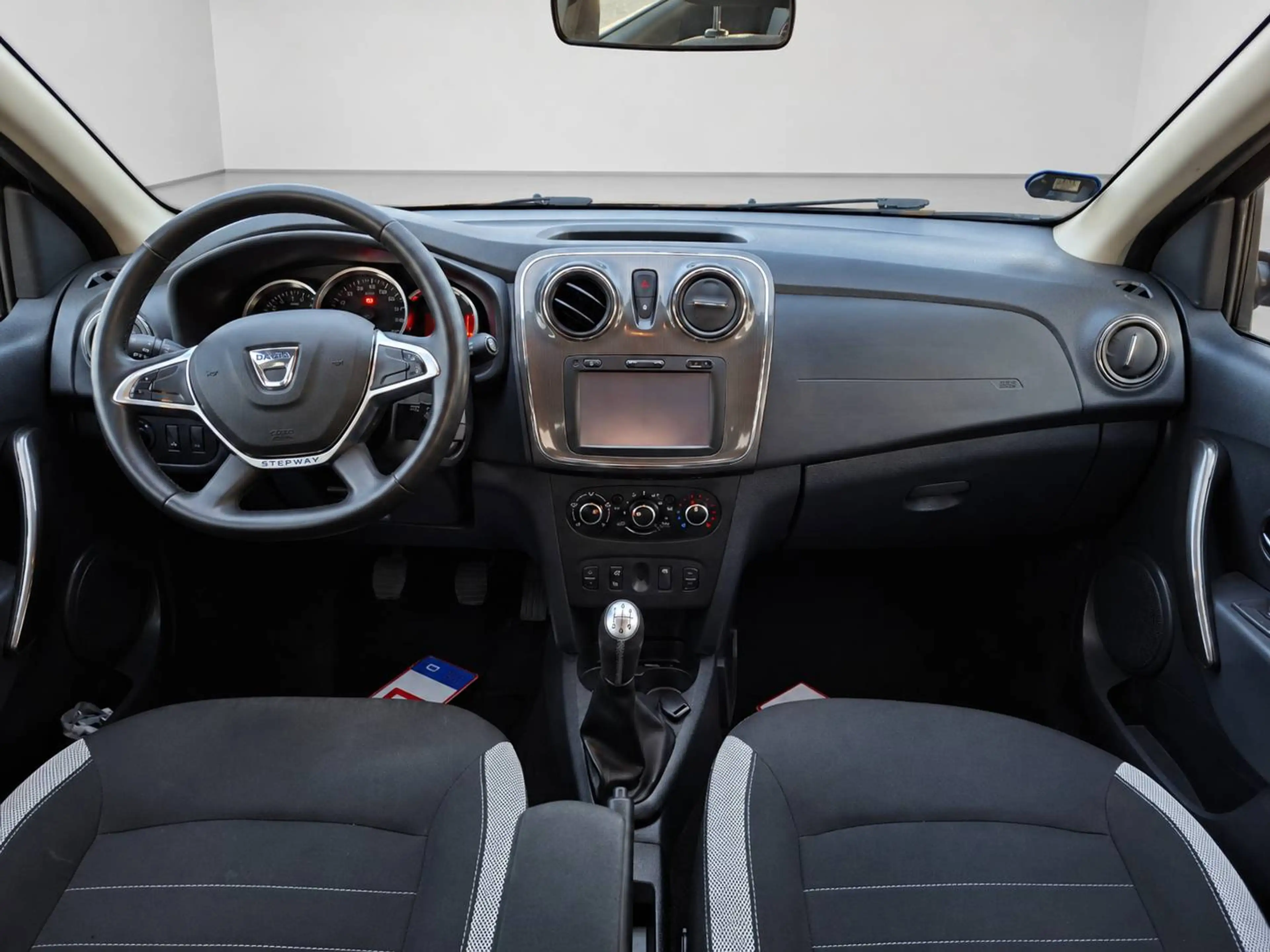 Dacia Sandero Stepway Prestige — photo 11