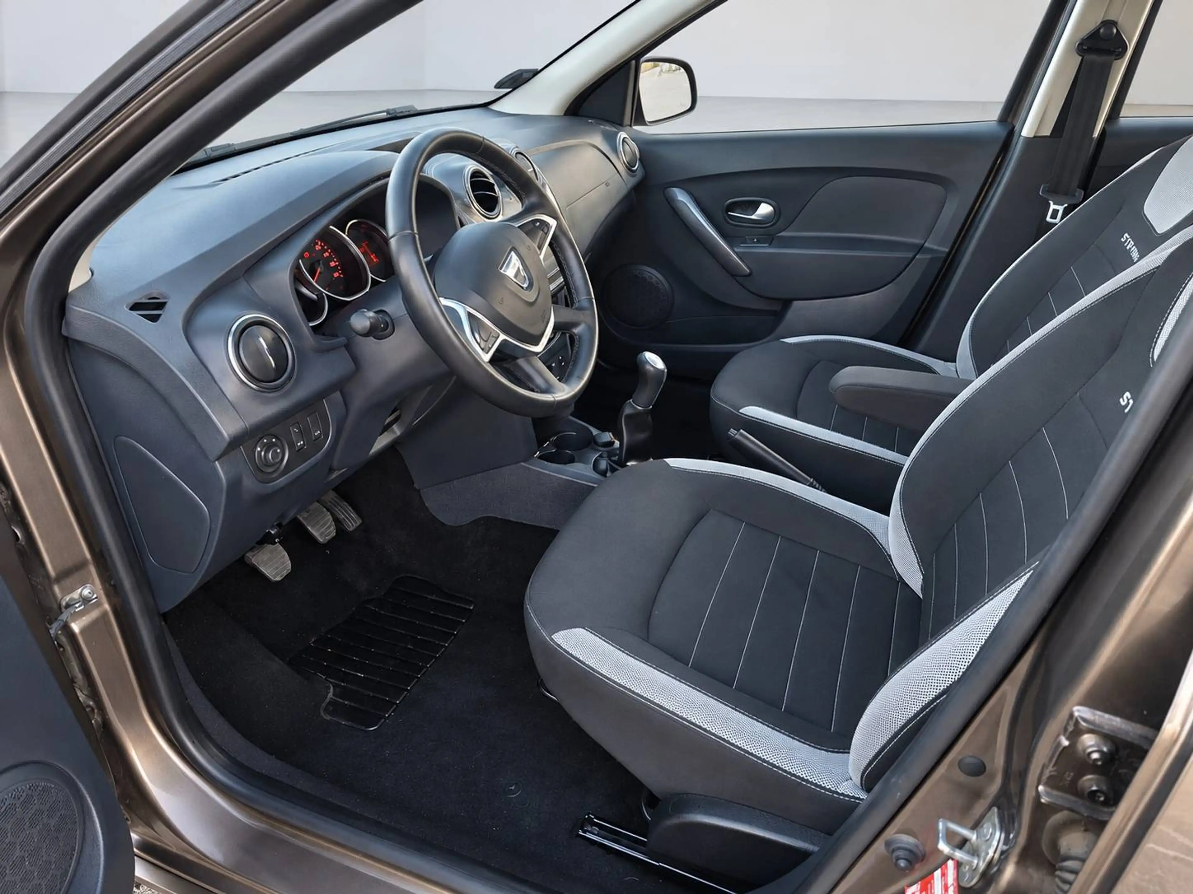Dacia Sandero Stepway Prestige — photo 10