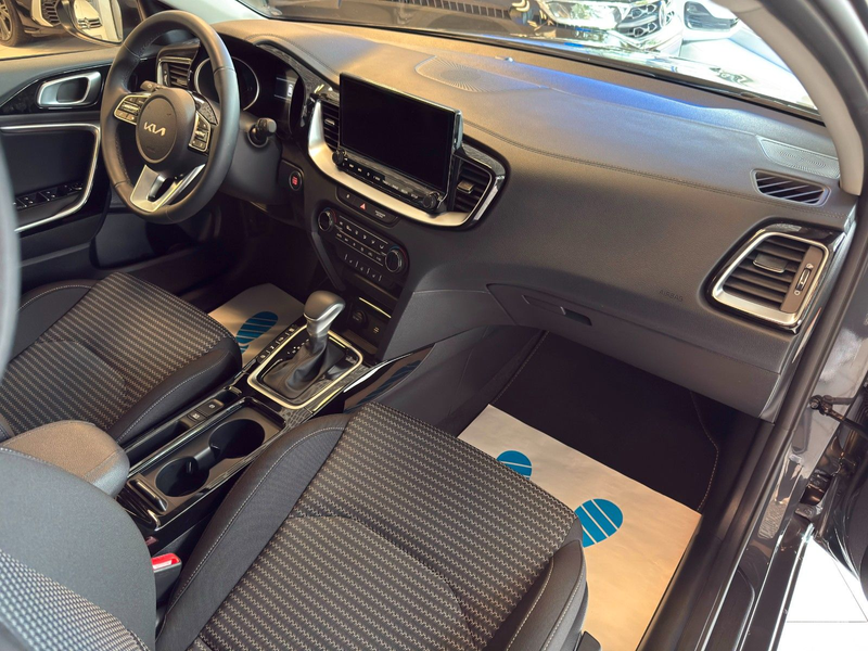 Kia Ceed SW / cee'd SW Ceed Sportswagon Ultimate*LED*KAMERA*NAVI*SHZ* — photo 13