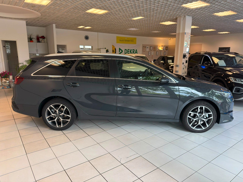 Kia Ceed SW / cee'd SW Ceed Sportswagon Ultimate*LED*KAMERA*NAVI*SHZ* — photo 9