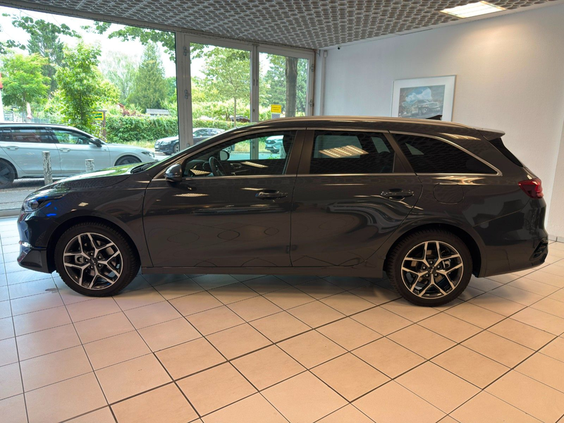 Kia Ceed SW / cee'd SW Ceed Sportswagon Ultimate*LED*KAMERA*NAVI*SHZ* — photo 7