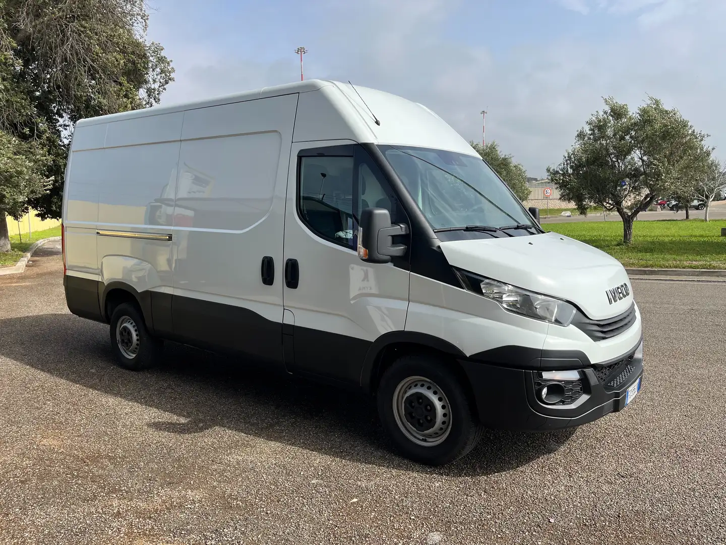 Iveco Daily 35-140 Cambio Automatico Soli 70000 KM Weiß - 1