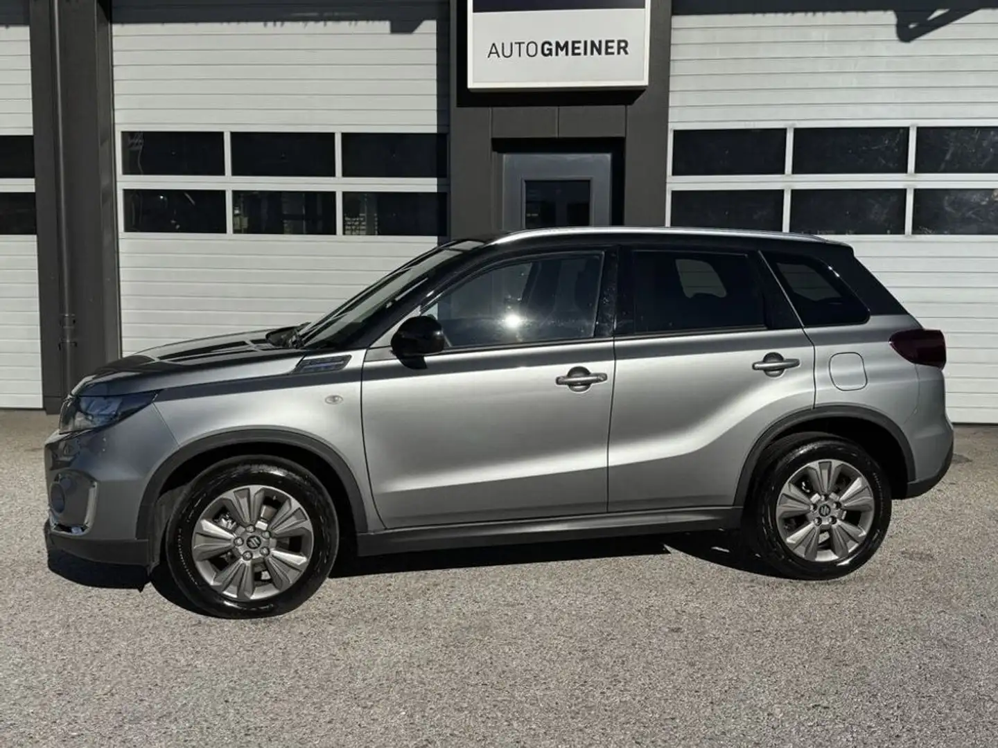Suzuki Vitara 1.4 AllGrip Hybrid *ALLRAD* Grau - 2