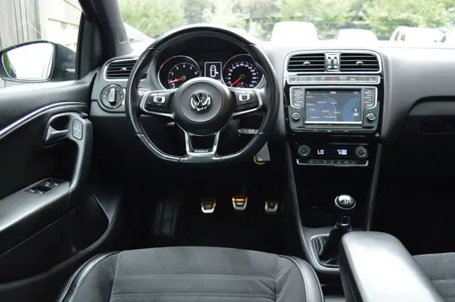 Volkswagen Polo view 4