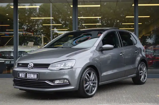 Volkswagen Polo view 2