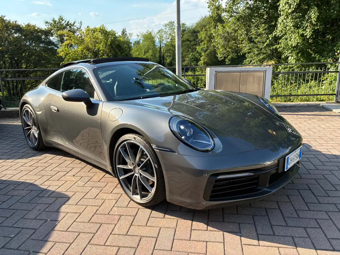 Porsche 992 911 Coupe 3.0 Carrera 4 auto Grau - 2