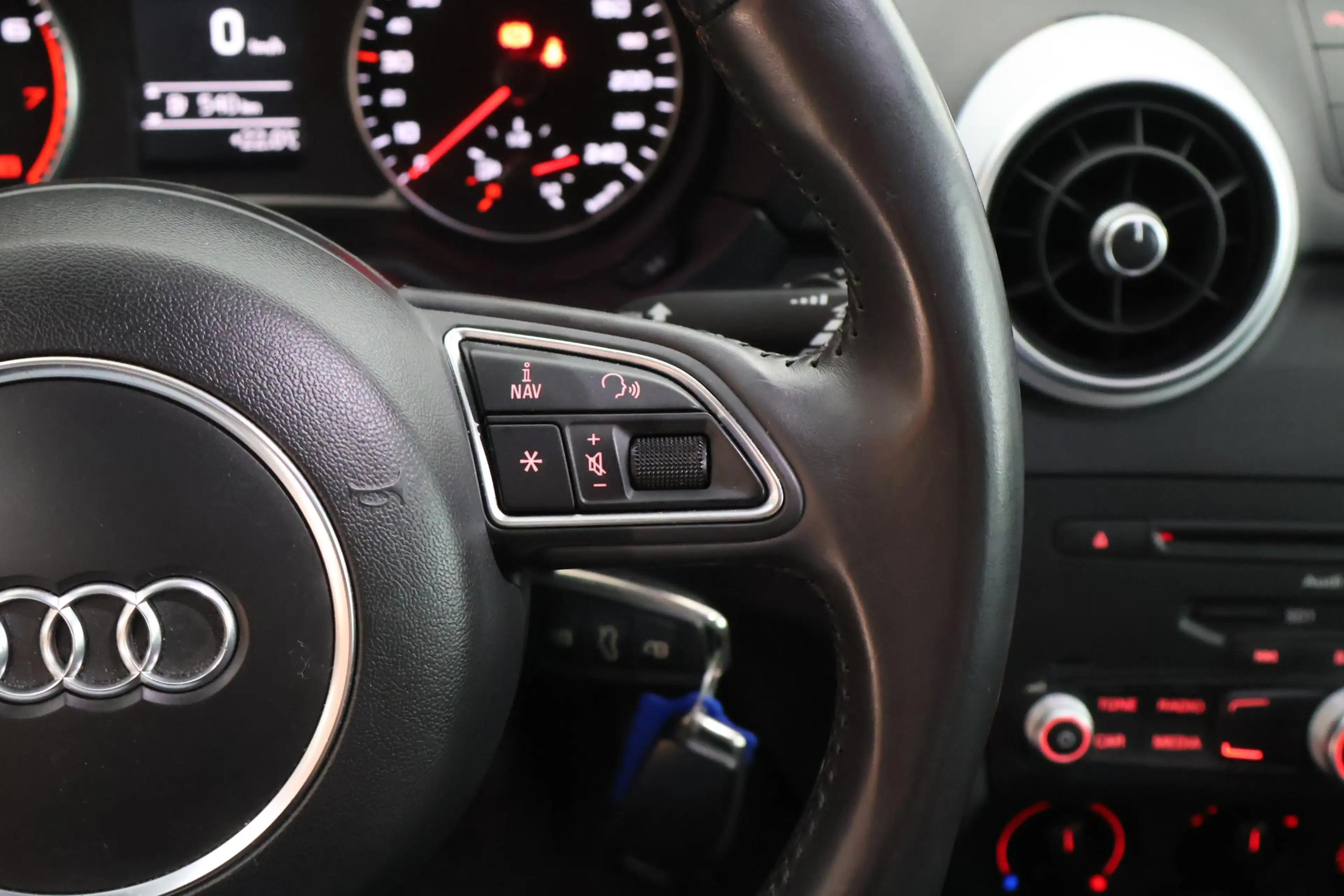 Audi A1 Sportback 1.2 TFSI 86pk Connect Trekhaak Navigatie — photo 18