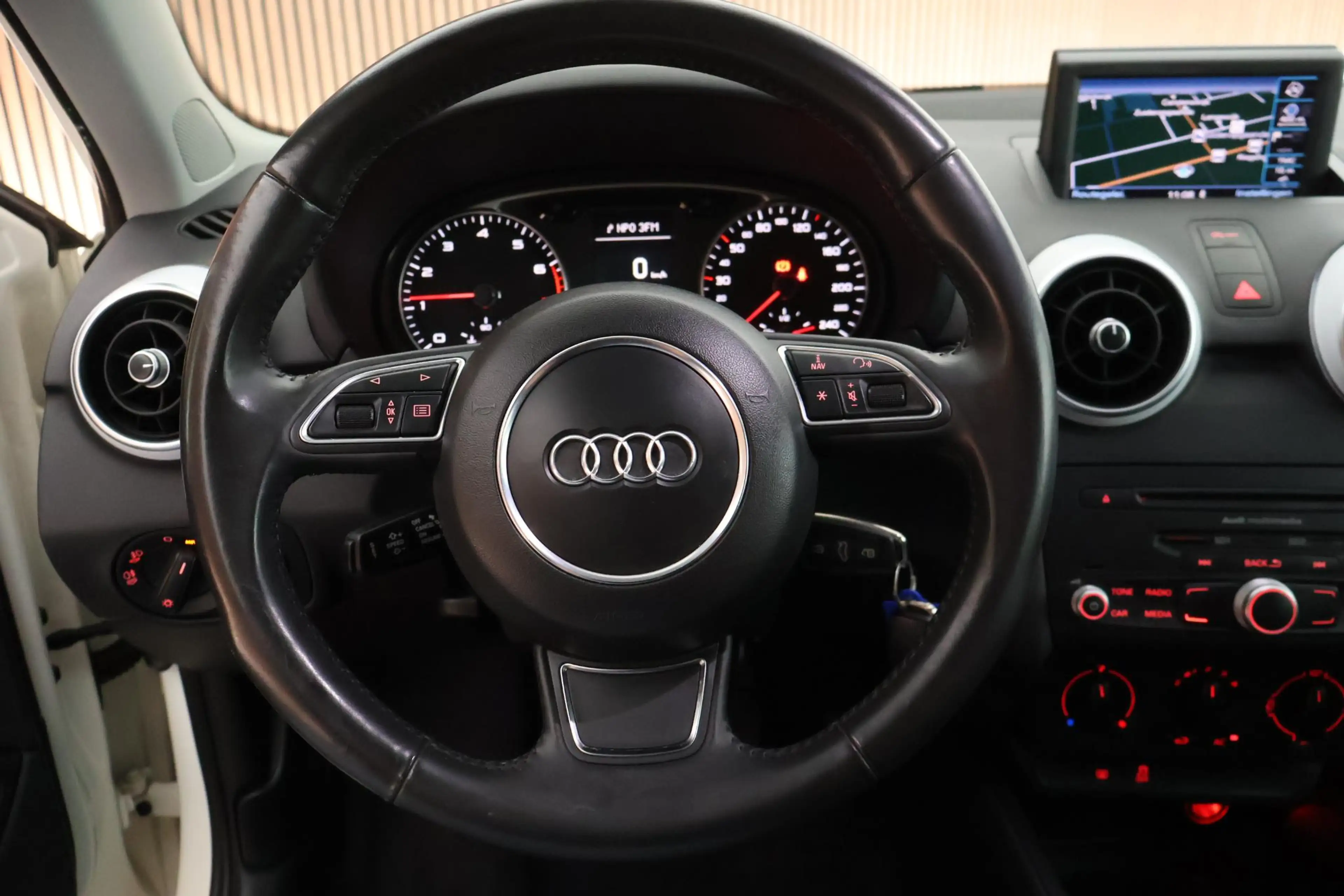 Audi A1 Sportback 1.2 TFSI 86pk Connect Trekhaak Navigatie — photo 17