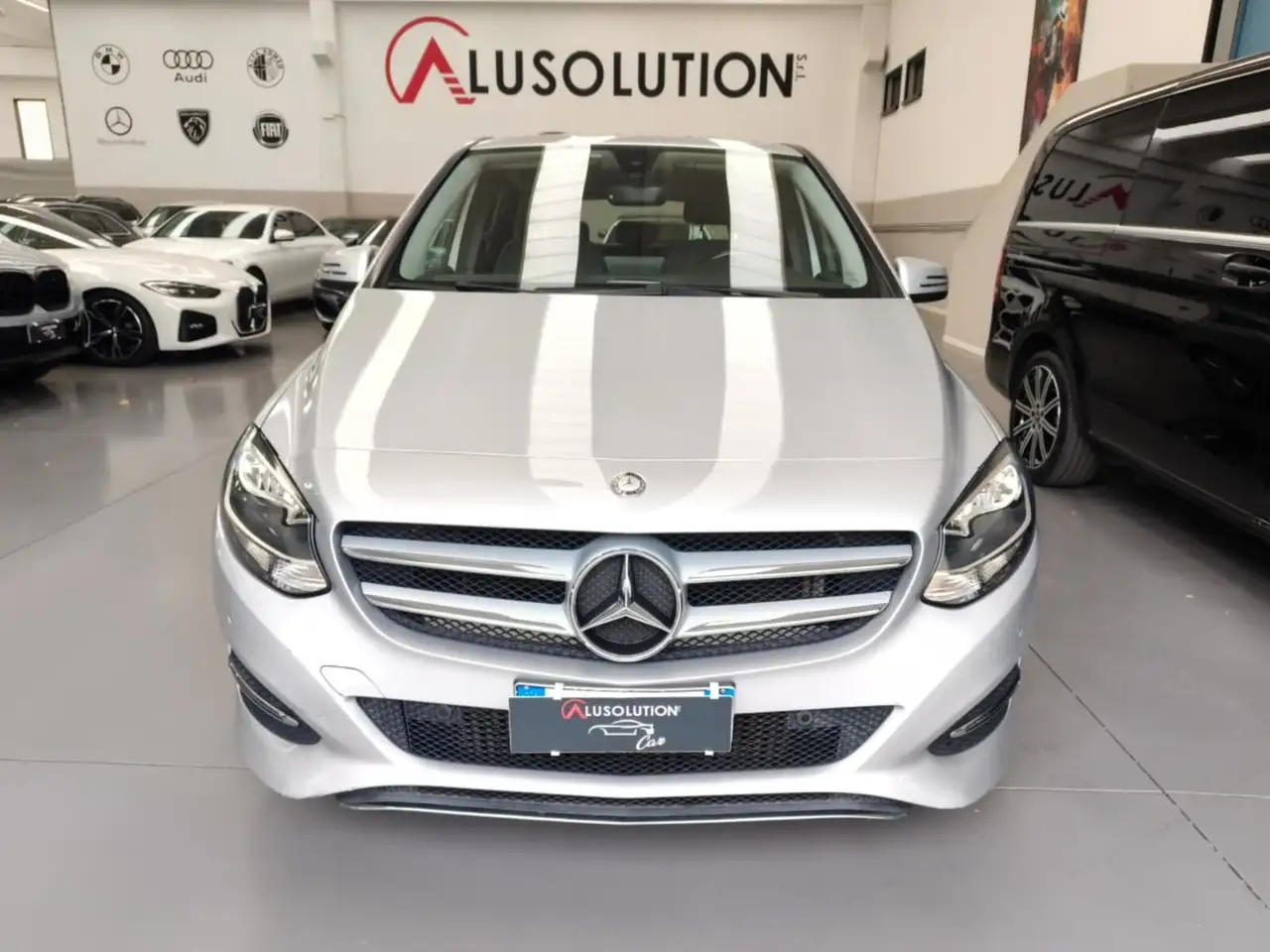 Mercedes-Benz B 180