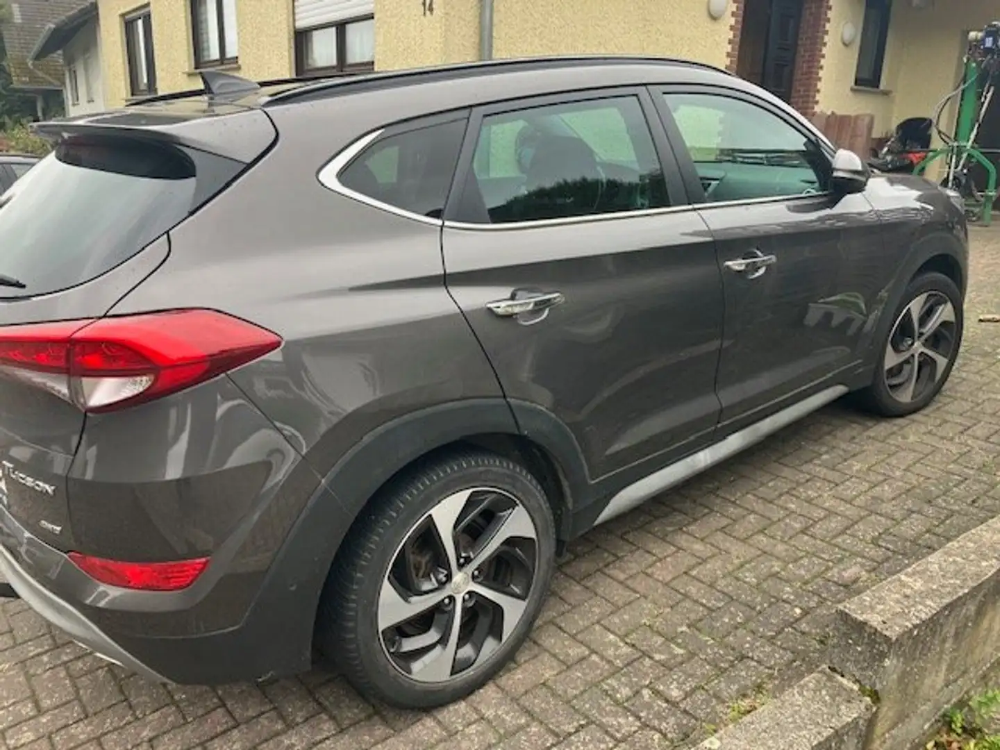 Hyundai TUCSON Tucson 2.0 CRDi 4WD Automatik Premium Braun - 2