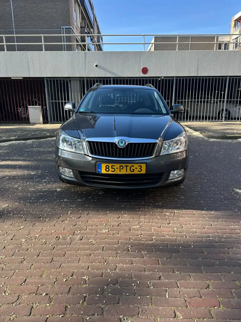 Skoda Octavia 1.2 TSI Elegance Šedá - 1