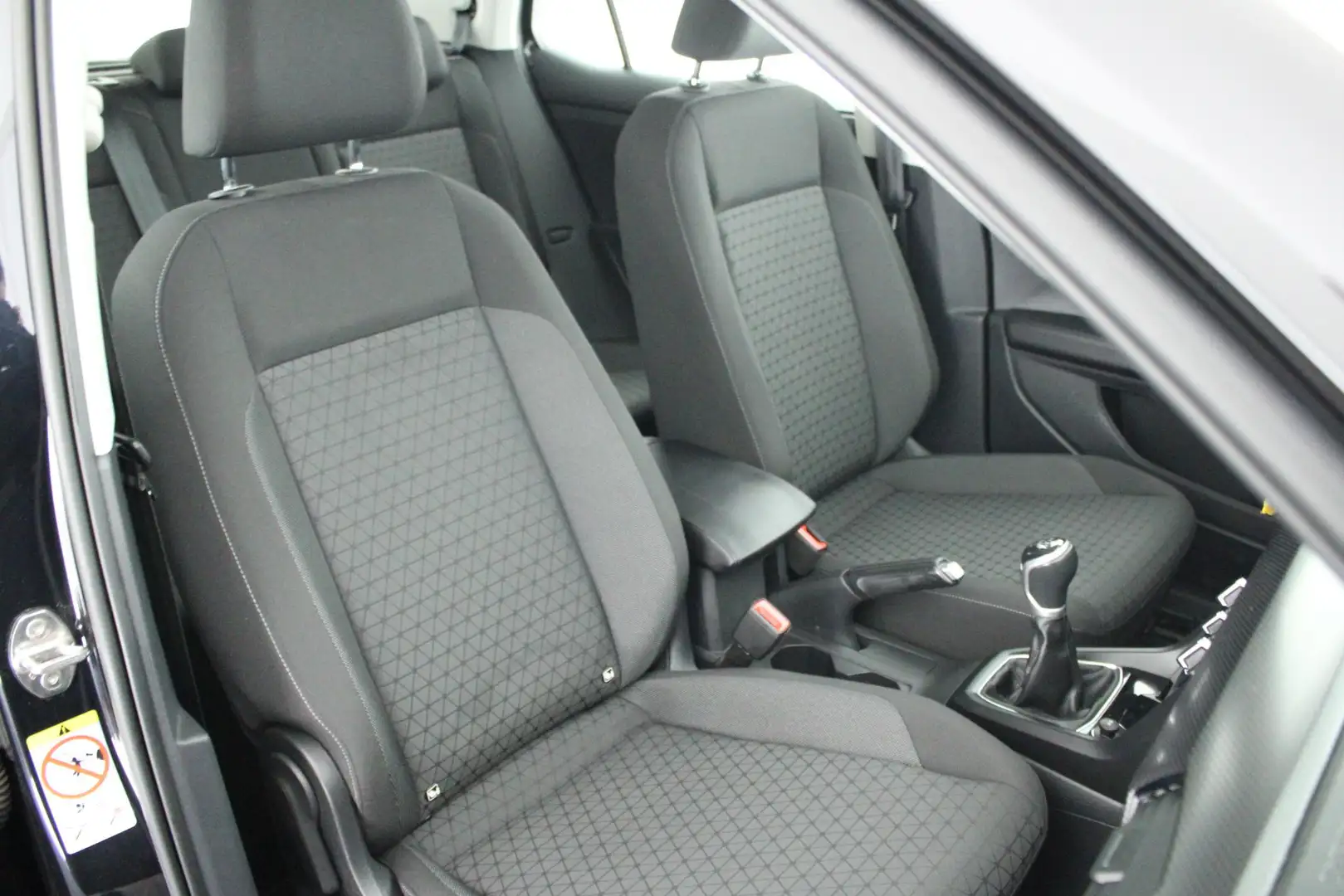 Volkswagen T-Cross 1.0 TSI 95pk Life Navigatie Adaptive Cruise Airco Zwart - 2