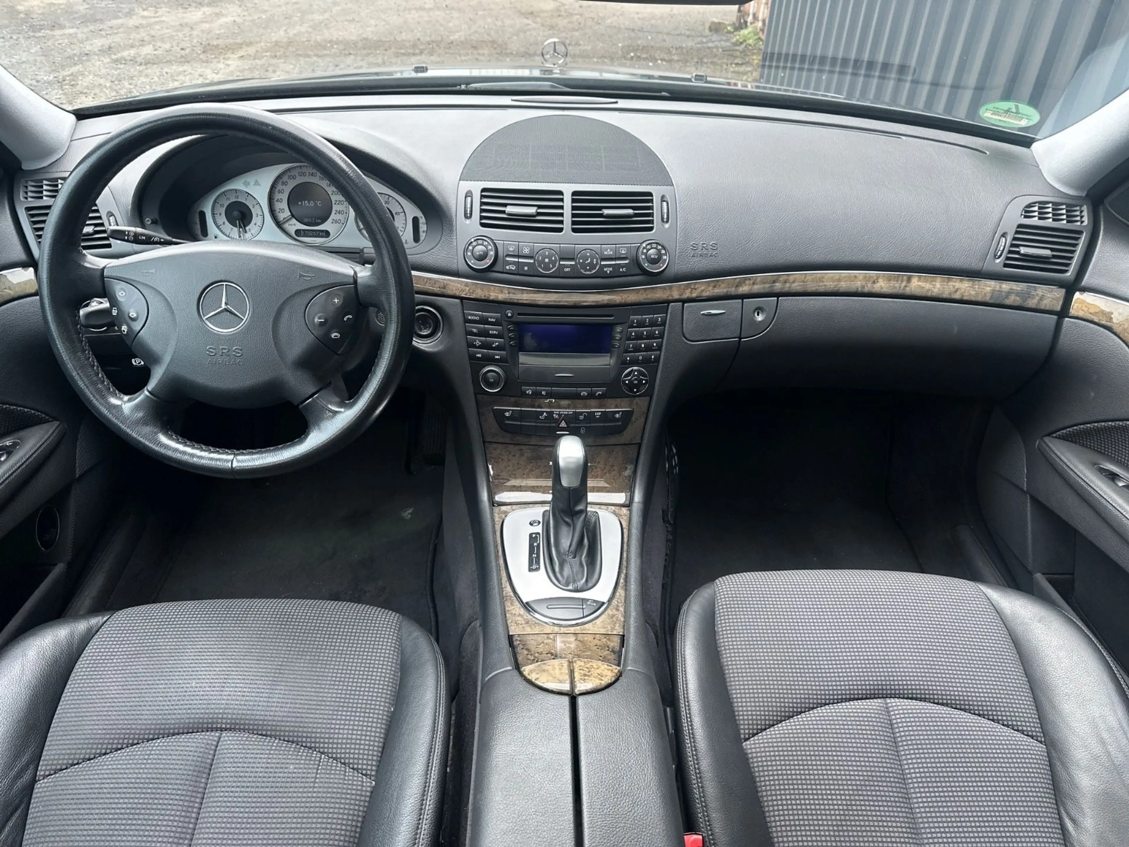 Mercedes-Benz E 220 CDI Automatik — photo 11
