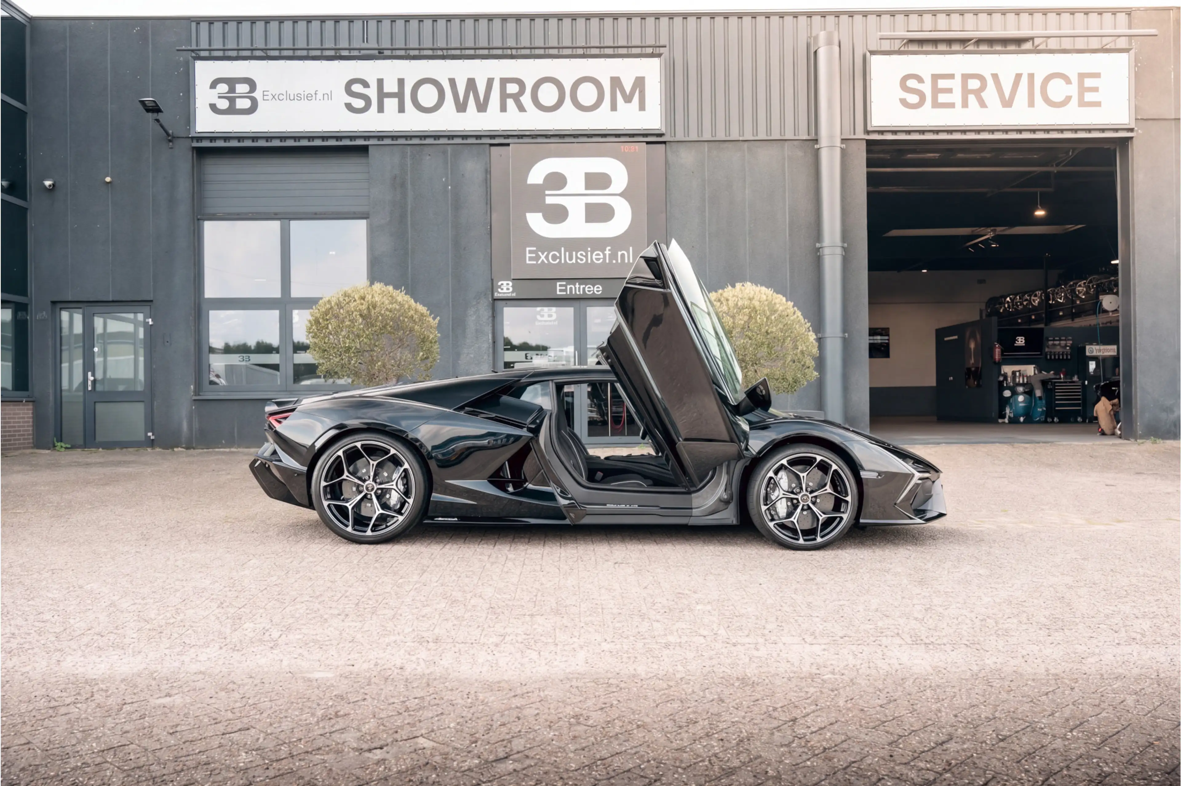 Lamborghini Revuelto Revuelto 6.5 1015 PK Coupe — photo 6
