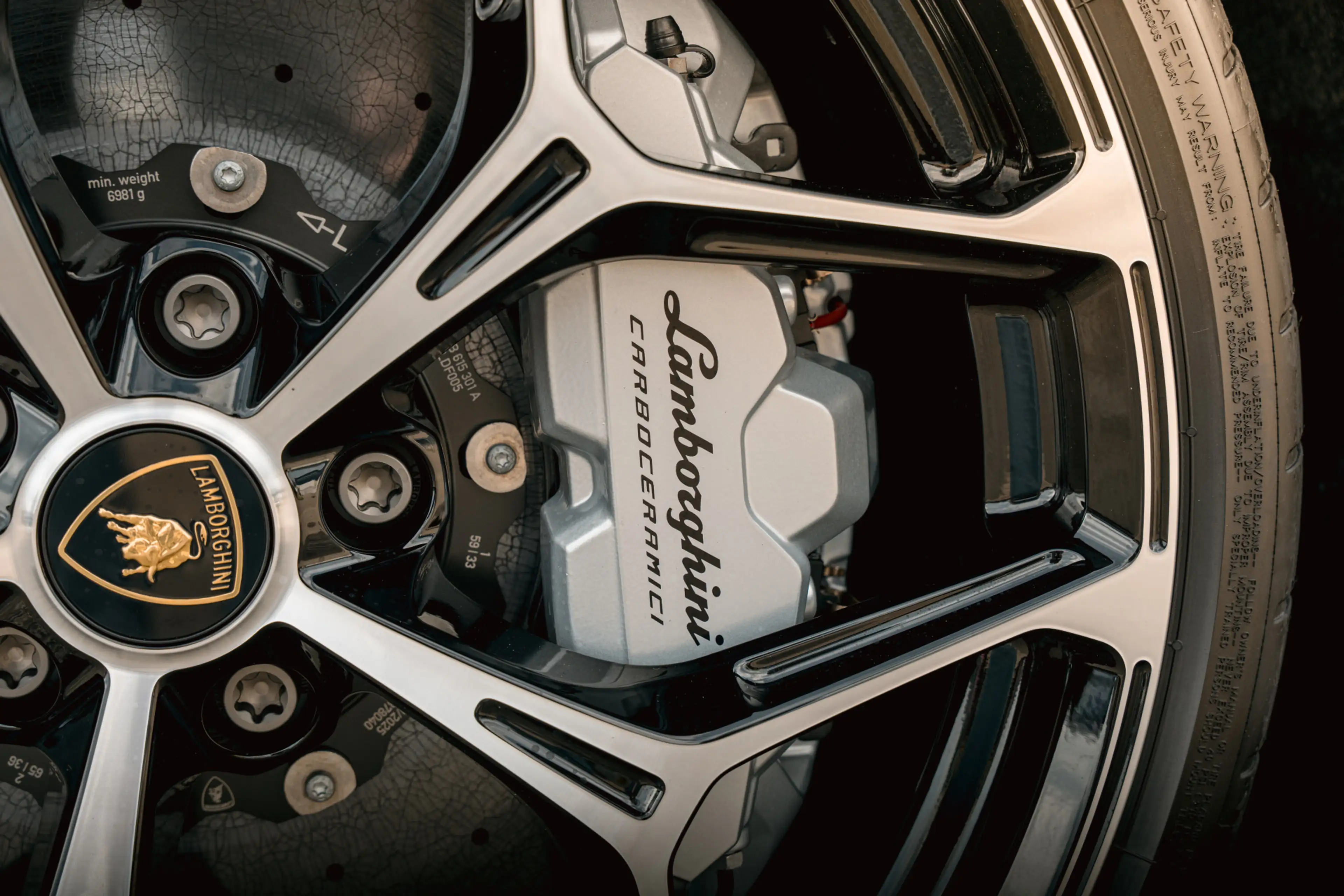 Lamborghini Revuelto Revuelto 6.5 1015 PK Coupe — photo 11