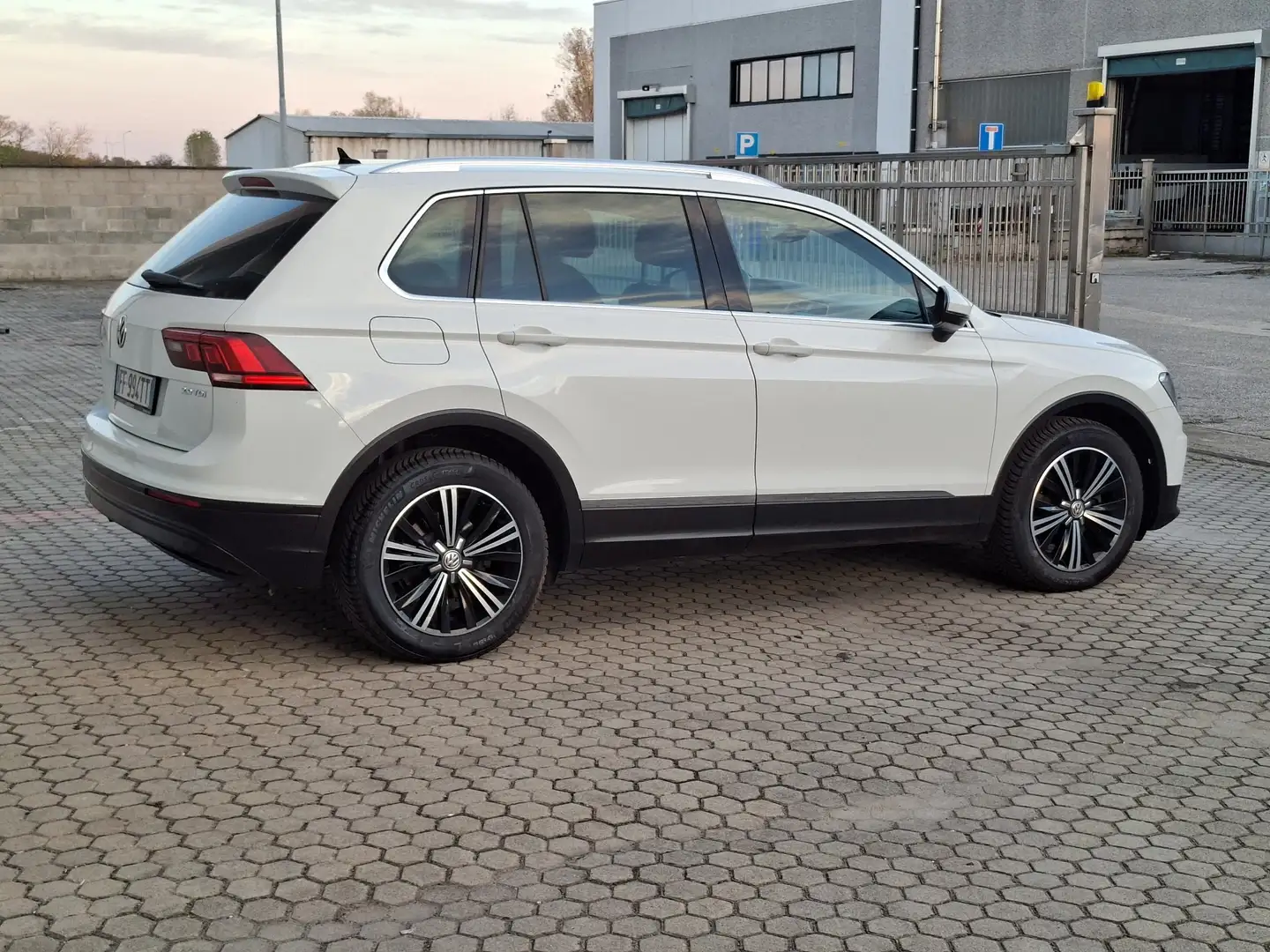 Volkswagen Tiguan 2.0 tdi Style 150cv dsg *EURO 6B* Blanc - 2