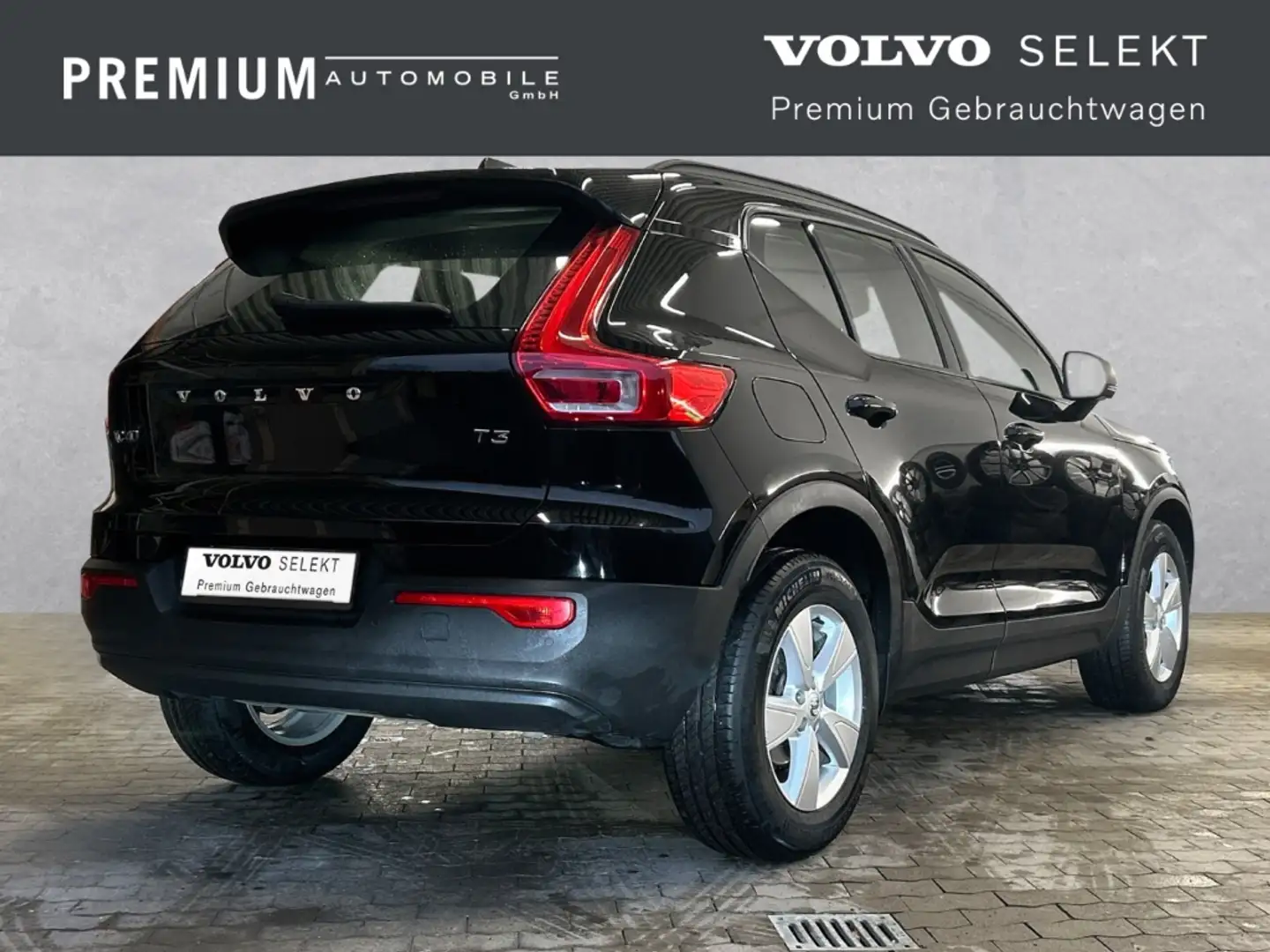 Volvo XC40 Momentum Core 2WD ACC City Safety DAB Noir - 2