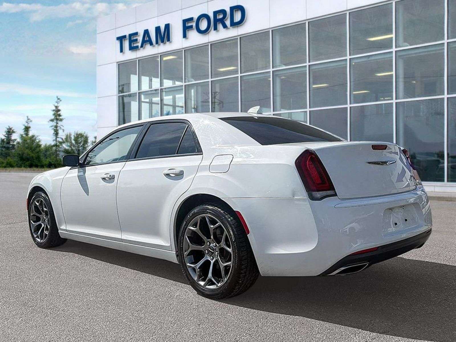 2018 Chrysler 300 300S, 3.6L V6 ENG, HEATED FRONT SEATS, PADDLE SHIF — снимка 1