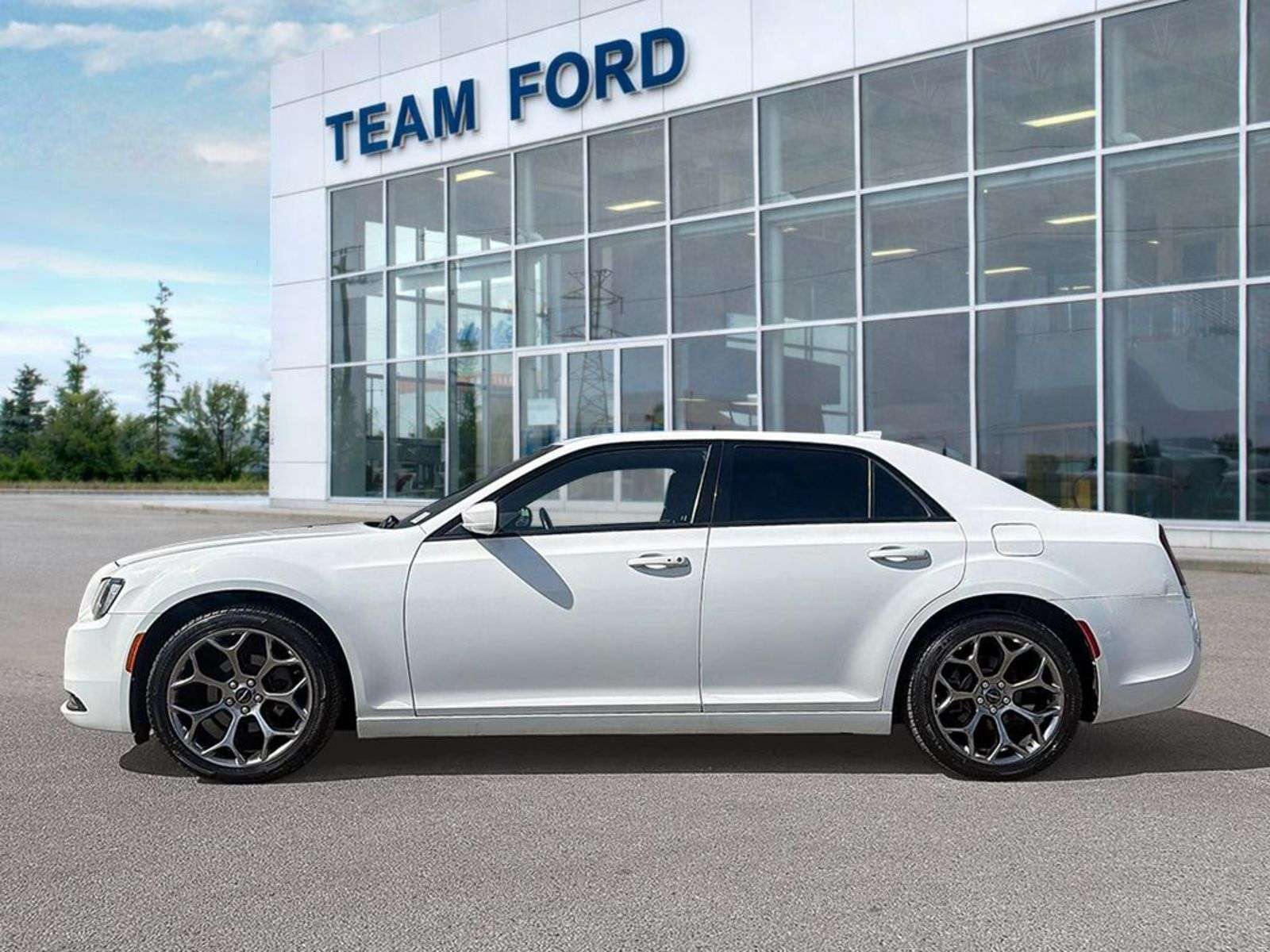 2018 Chrysler 300 300S, 3.6L V6 ENG, HEATED FRONT SEATS, PADDLE SHIF — снимка 1