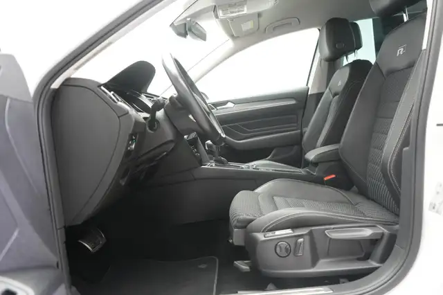 Volkswagen Passat view 10