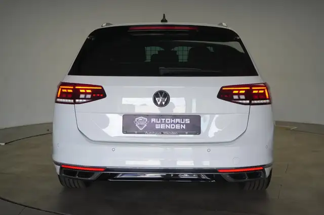 Volkswagen Passat view 5