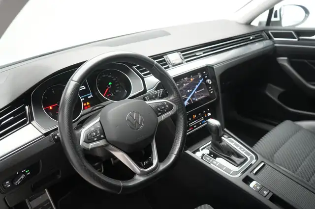 Volkswagen Passat view 13