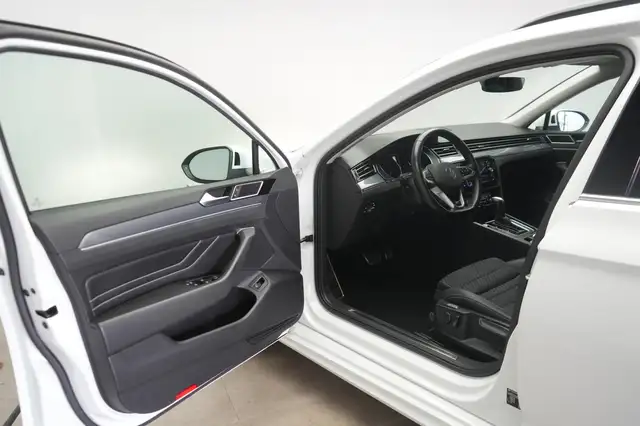 Volkswagen Passat view 12