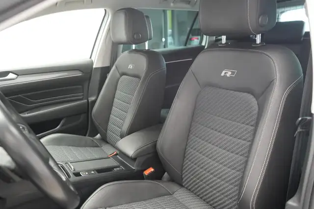 Volkswagen Passat view 11