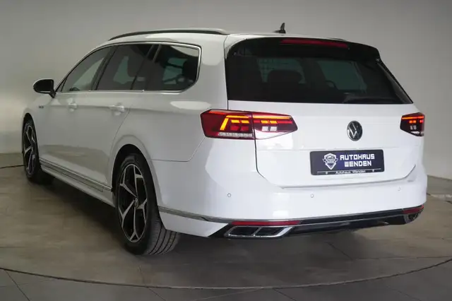 Volkswagen Passat view 4