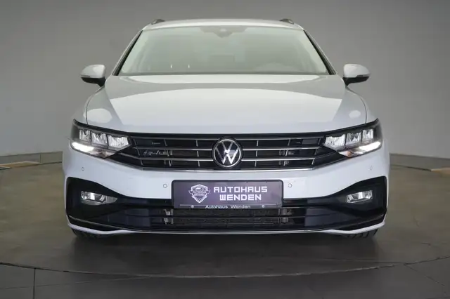 Volkswagen Passat view 2