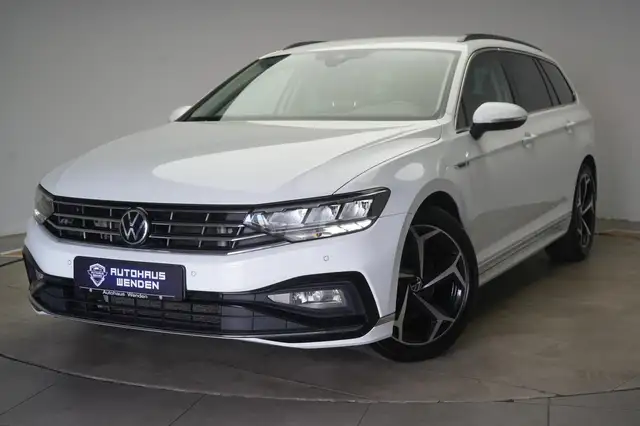 Volkswagen Passat view 3